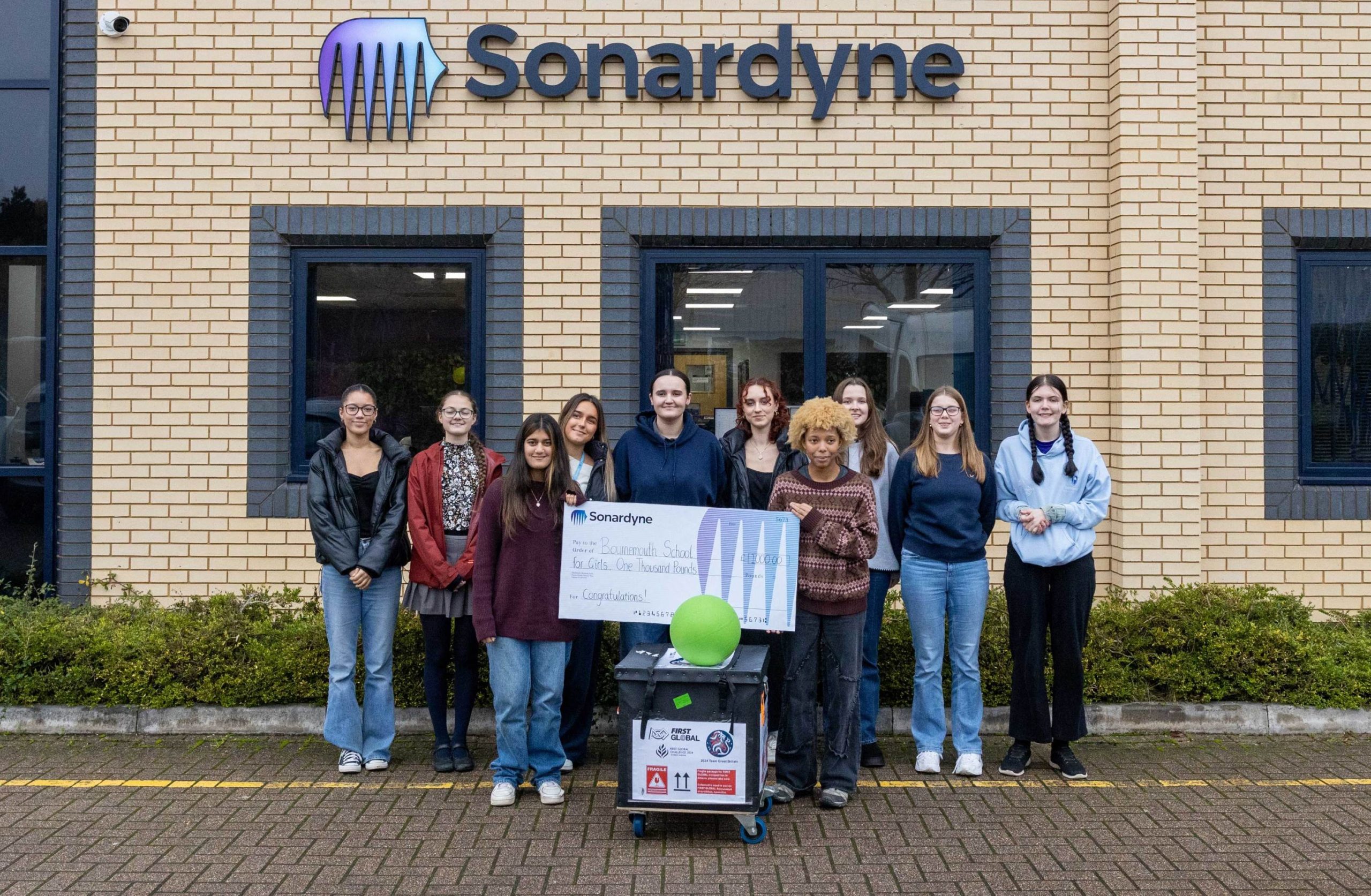 Sonardyne welcomes UK robotics champions and future engineers.